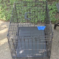 Small Metal Locking Dog Crate With Tray
