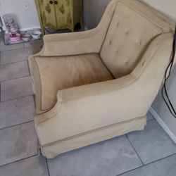 Light yellow Comfy Chair (Free)