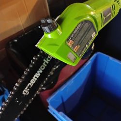 Green Works 8 Inch pole Saw 40v