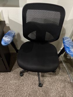 Black Mesh Office Chair with Armrests