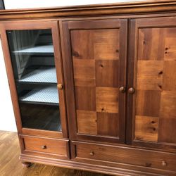 LARGE SOLID WOOD CABINET SIDEBOARD STORAGE HUTCH BUFFET - GORGEOUS! 