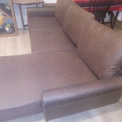 BEAUTIFUL CHOCOLATE LEATHER COUCH 