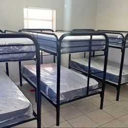 I'm selling Twin/Twin Metal Bunk Beds