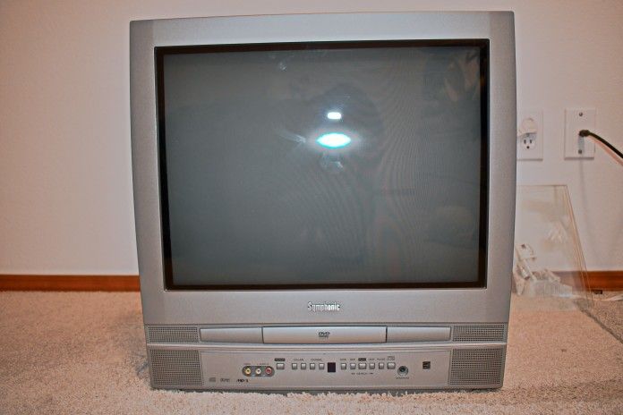 Symphonic 20" CRT TV Built-in DVD Player Combo WF20D40 Retro Gaming