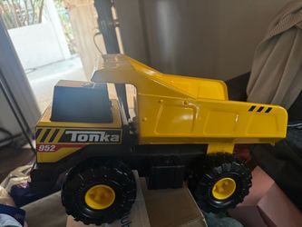 Tonka Steel Classics Mighty Dump Truck