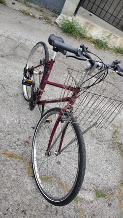 Diamond Back City Bike with Front Basket