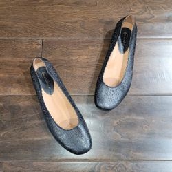Adult Women's Earthies "Bindi" (Size 11) Black Perforated Leather Ballet Comfort Flat Excellent Condition PRICE Is Firm Cash Only 