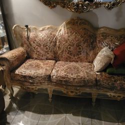 Gorgeous Antique Sofa Set