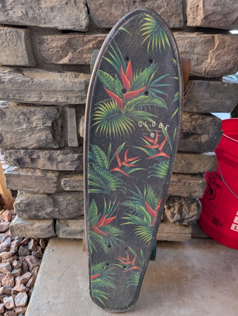 Globe Skateboard Hellaconia 