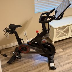 Peloton Bike - Original (2020) - Shoes Included 40