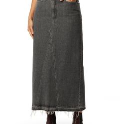 Very Trendy & Cute Levi's Black Rinse Denim Maxi Skirt With Back Slit