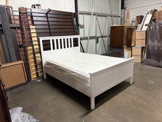 Queen bed $250