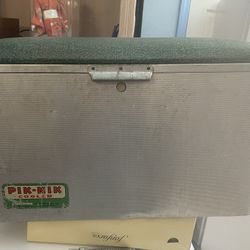 Vintage Pic-Nic cooler