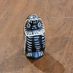 Vintage Robin Bird Owl? Paperweight Hand Carved Stone Artisan Figurine. 
Pre-owned, good shape, display item