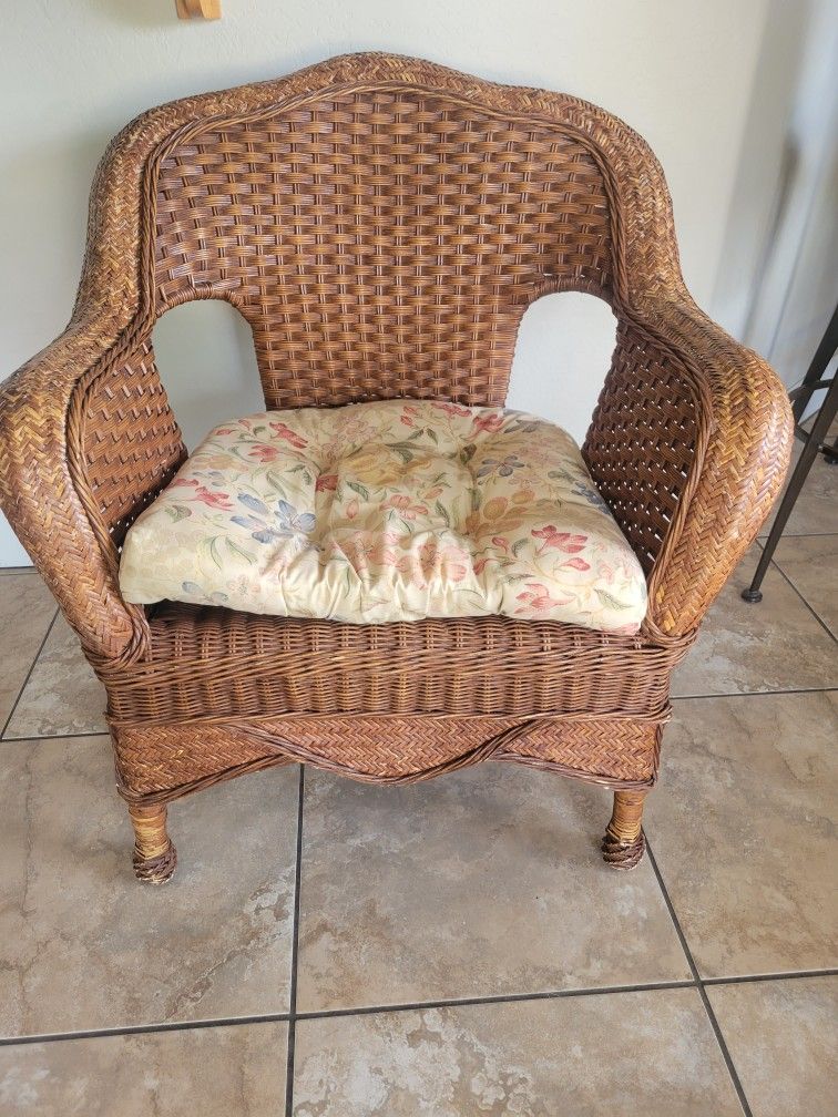 1 Vintage Wicker Chair
