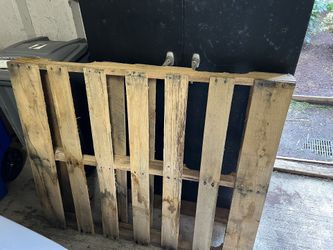Free sturdy pallet 