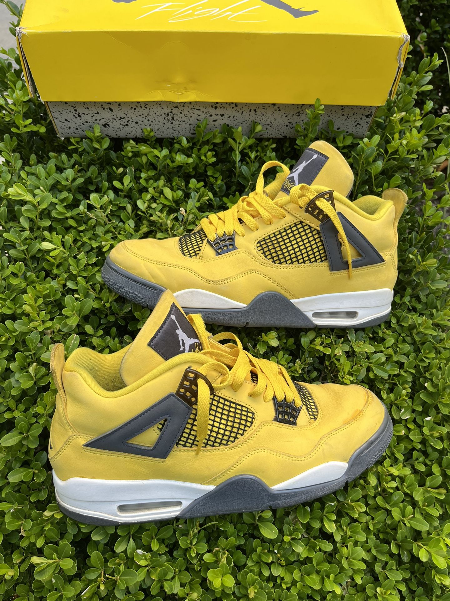 Size 12 - Jordan 4 Retro Mid Lightning