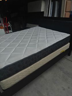 Cama queen buenas condiciones