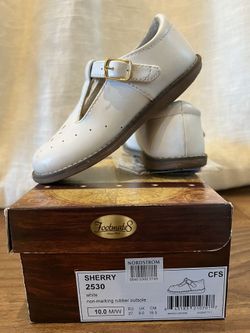 Footmates. Girl Dress Shoes. US Size 10