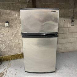 21 cubic fridge inside ice maker and water dispenser 