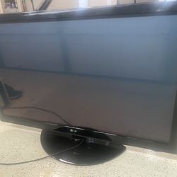 LG 50PQ30 (or 50PQ30-UA) is a 50-inch 720p plasma HDTV