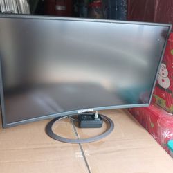 27" Curved Monitor  Like New Condition 