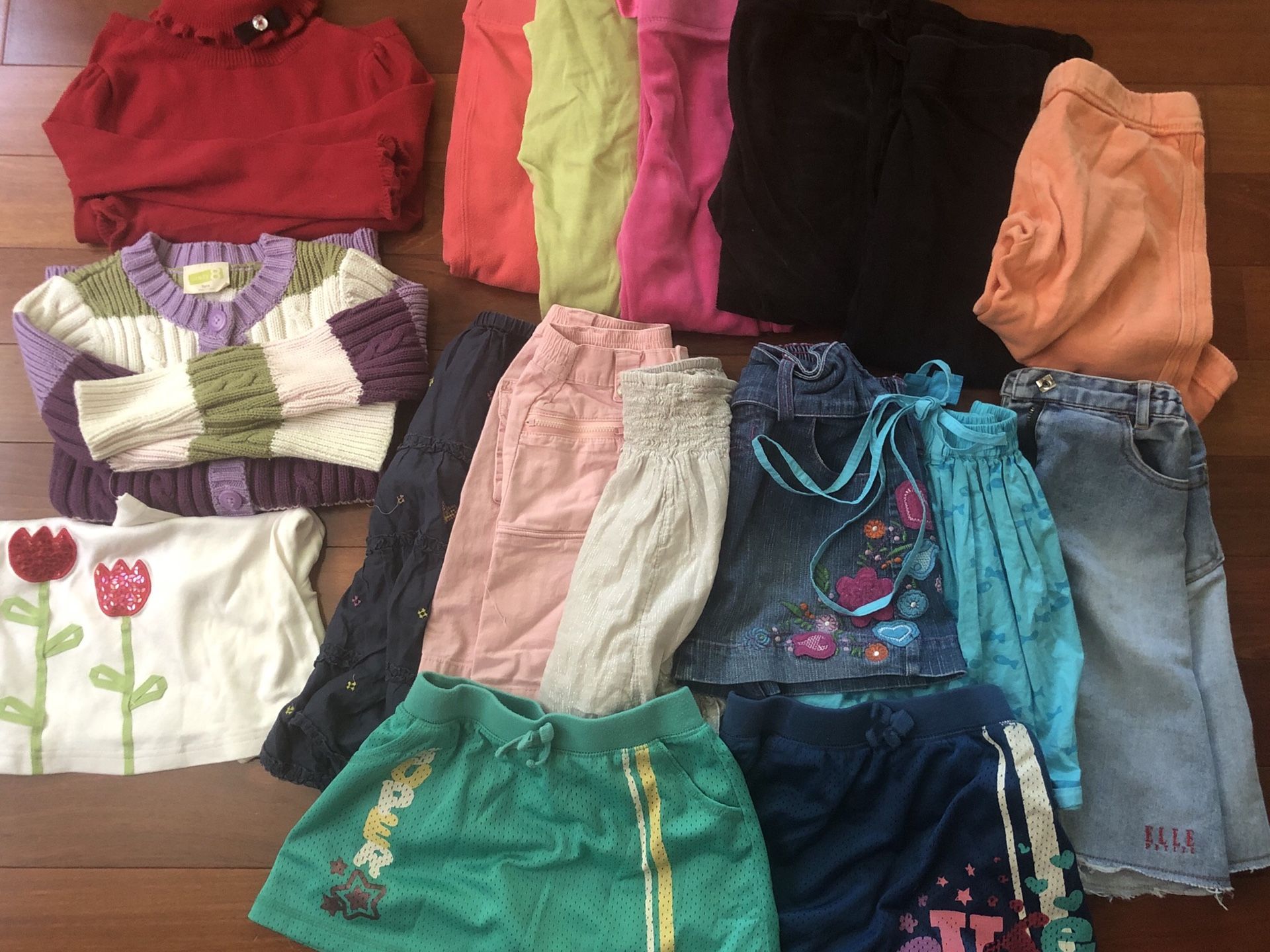 18 pcs Assorted Girl clothes Sz 4-5 (no stain/tear)