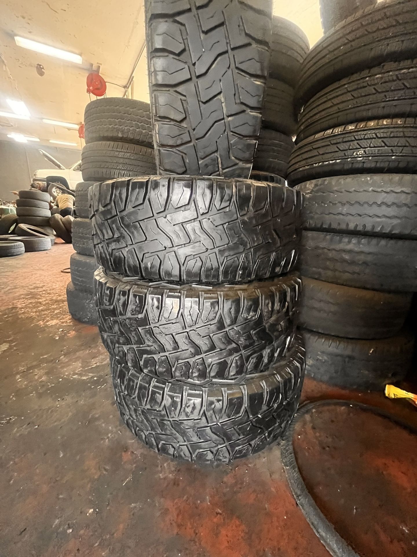 Set of 4 used tires 35x12.50-20 Toyo open country
