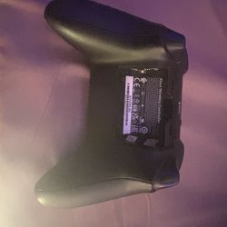 Black xbox Controller