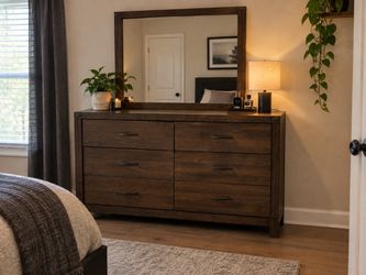 Beautiful solid wood 6-drawer dresser with matching mirror