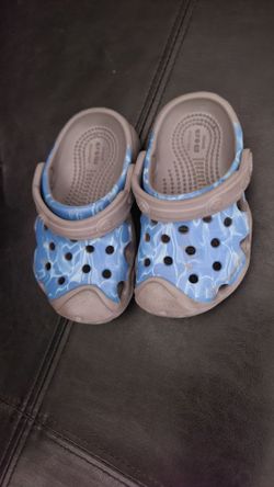 Crocs size 6