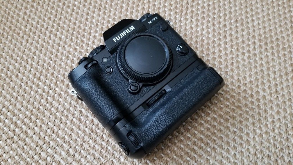 Fujifilm X-T1 digital camera dslr with grip