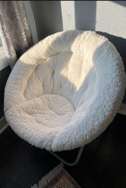 Milliard Cozy Chair / Faux Fur Saucer Chair for Bedroom / X-Large, White.