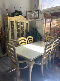 Dinning set with hutch