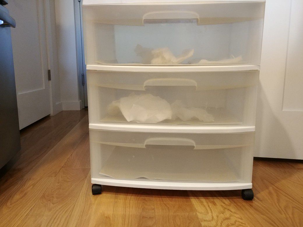 3 plastic drawers with wheels