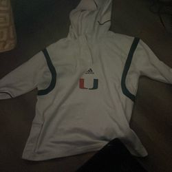UNIVERSITY OF MIAMI JACKET ! Size m It’s Stretchy 
