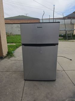 Galanz Mini Fridge with Top Freezer