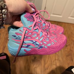 Basket ball sneakers pumas size 12preschool runs like 11