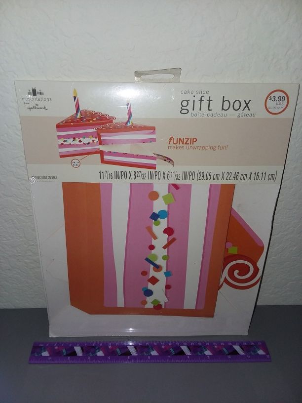 NEW - HALLMARK FUNZIP CAKE SLICE GIFT BOX