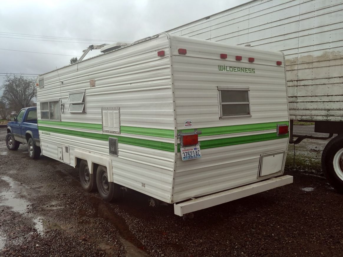 Fleetwood Wilderness 17 ft travel trailer
