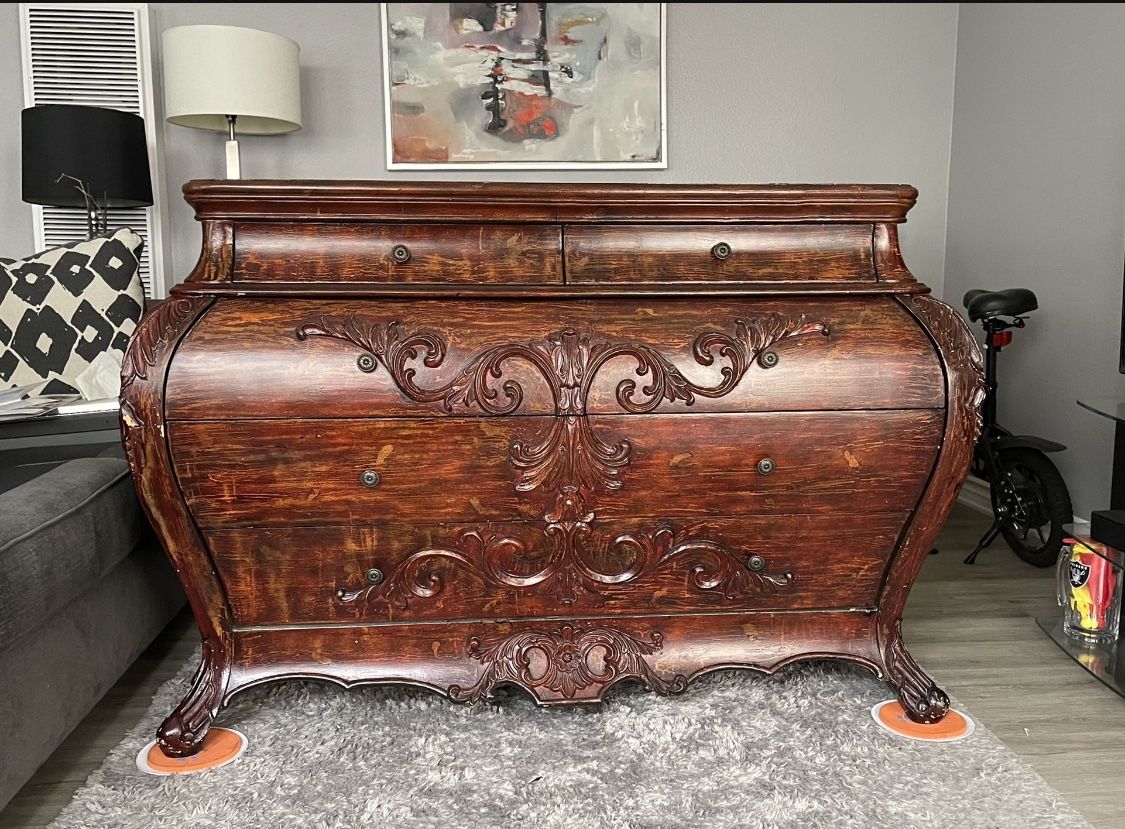 Beautiful Vintage Style 5 Drawer Dresser