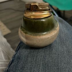 Vintage Ronson Fiesta table lighter