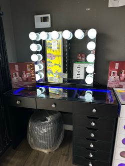 Vanities Different Sizes & Colors Read Description