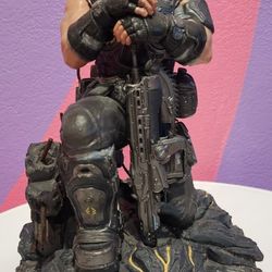 Collectors Edition Marcus Fenix Statue