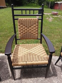 Lloyd Flanders Outdoor Wicker Set of 4 Chairs and table with umbrella