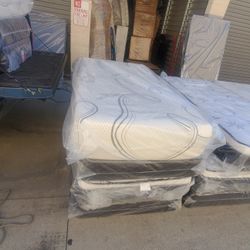 Queen Mattress Memory Foam