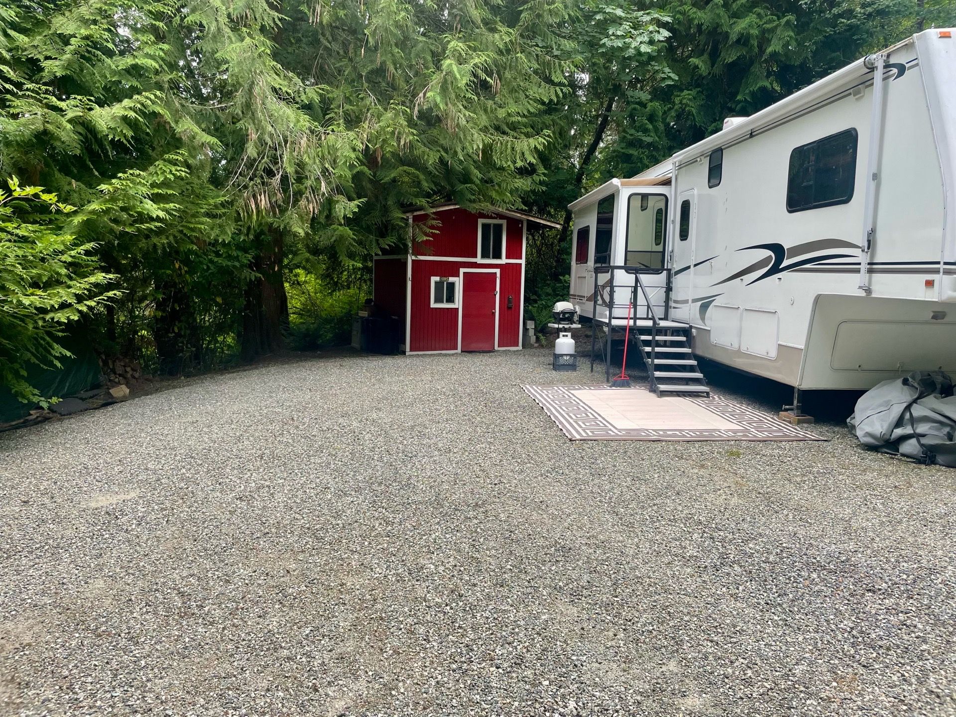 2003 35’ Alpenlite Villa with Large Lot in Port Susan