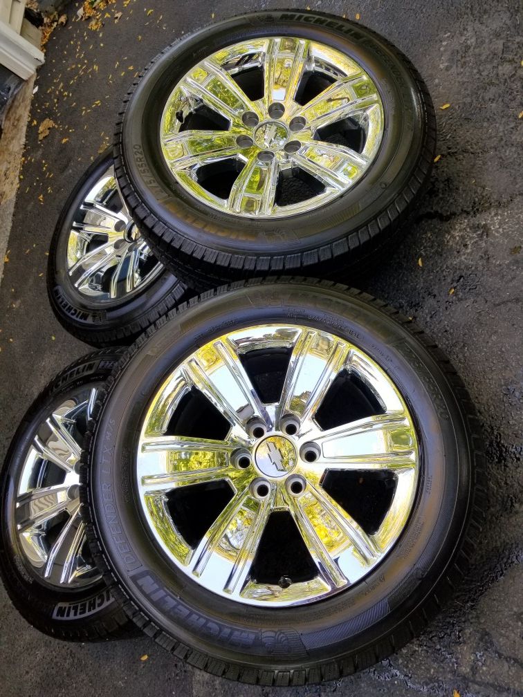 20" Chevy Tahoe ltz stock wheels tires LIKE NEW!