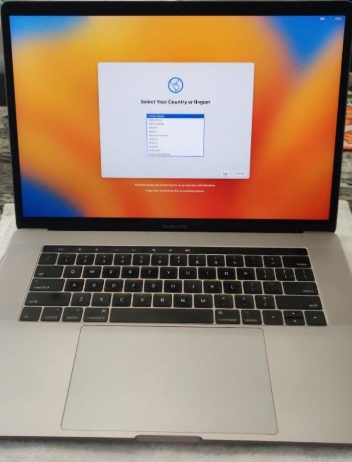 MacBook Pro 2017 Intel i7, 16 Gig Ram, 256 Gig SSD