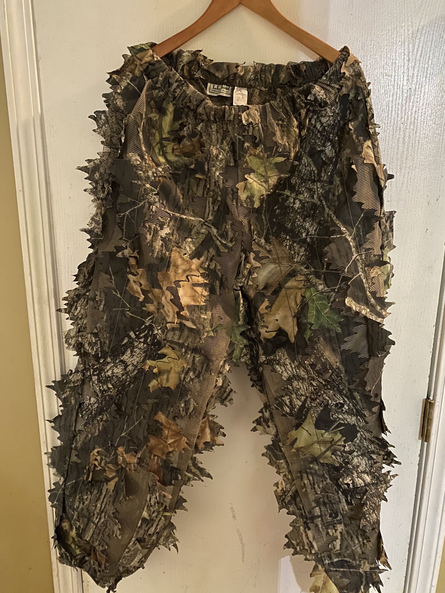 S/m Leafy Camo Pants And Top